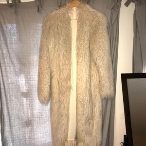 Luxurious NWOT Long Faux Fur House of Harlow Coat
